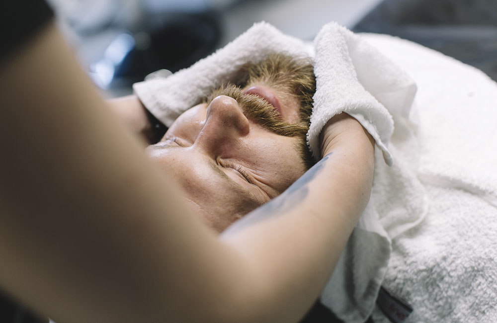 Вы сейчас просматриваете The Art of Shaving: A Close Look at Barber Techniques